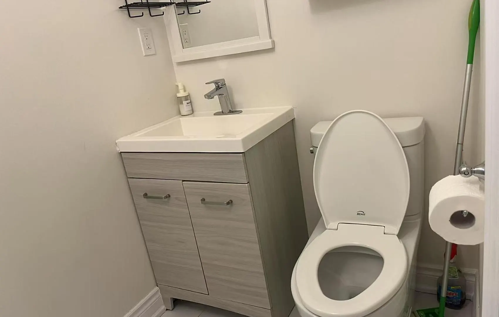 Guest house Quiet Budget Room Easy Transit North York Toronto